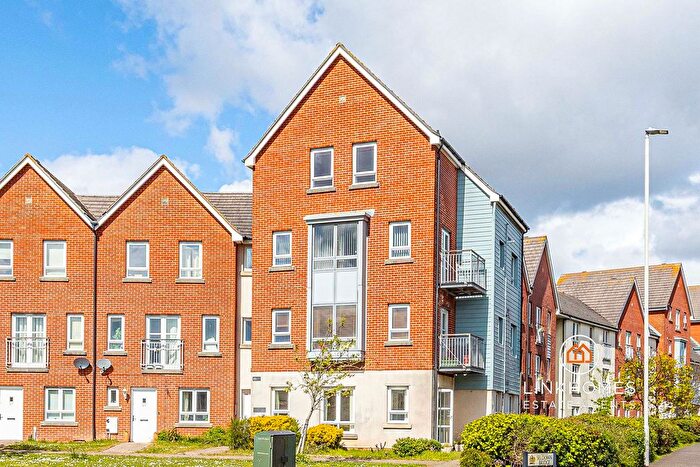 2 Bedroom Flat For Sale In Newfoundland Drive, Poole, BH15