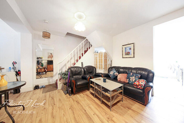 3 Bedroom Terraced House For Sale In Bloomfield Road, Woolwich, SE18