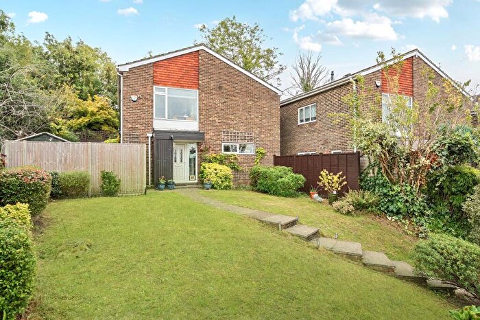 3 Bedroom Detached House For Sale In Deepfield Way, Coulsdon, CR5