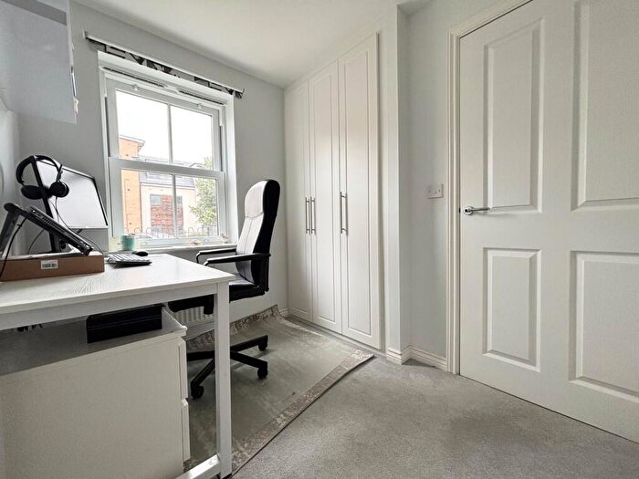4 Bedroom Town House To Rent In Planets Way, Biggleswade, SG18