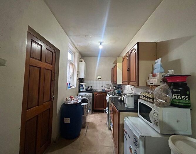 2 Bedroom Terraced House For Sale In Stroud Road, Off Green Lane Road, Leicester, LE5