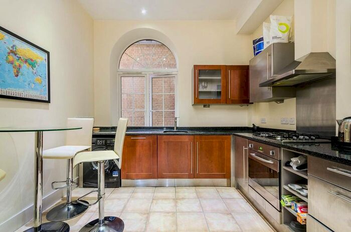 2 Bedroom Flat To Rent In Vanbrugh Hill, London, SE3
