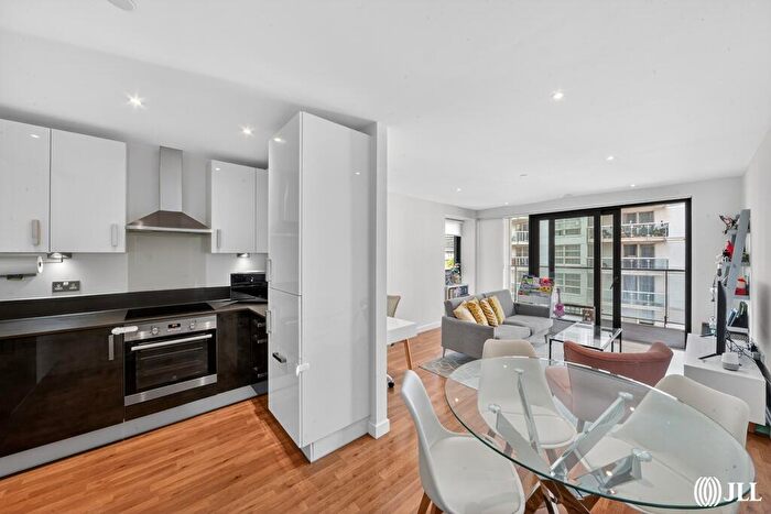 2 Bedroom Apartment For Sale In Yabsley Street London, E14