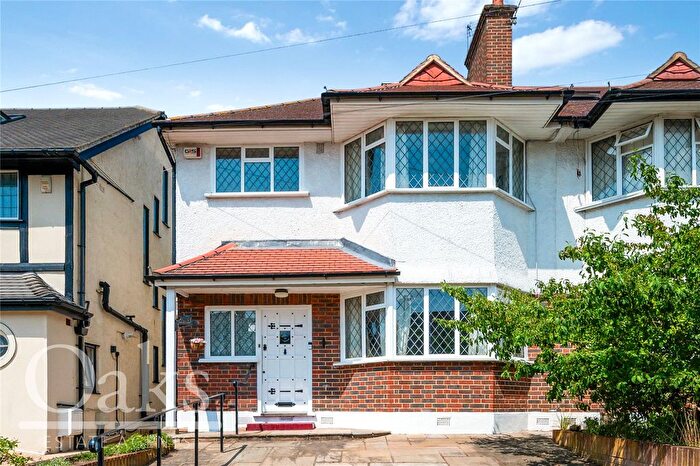 3 Bedroom Detached House For Sale In Heatherset Gardens, Norbury, SW16