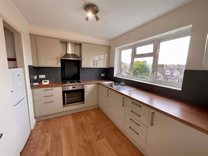 2 Bedroom Flat To Rent In Park Hill Road, Wallington, SM6