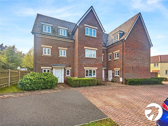 2 Bedroom Flat To Rent In Coe's Green, Chattenden, Rochester, Kent, ME3