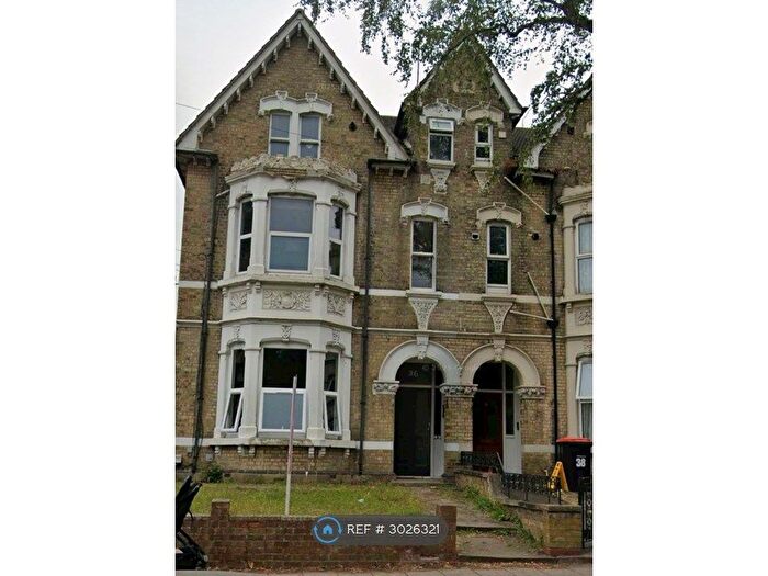 2 Bedroom Flat To Rent In Clapham Road, Bedford, MK41