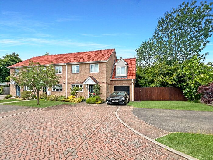 4 Bedroom End Of Terrace House For Sale In The Hawtreys, Comberton, CB23