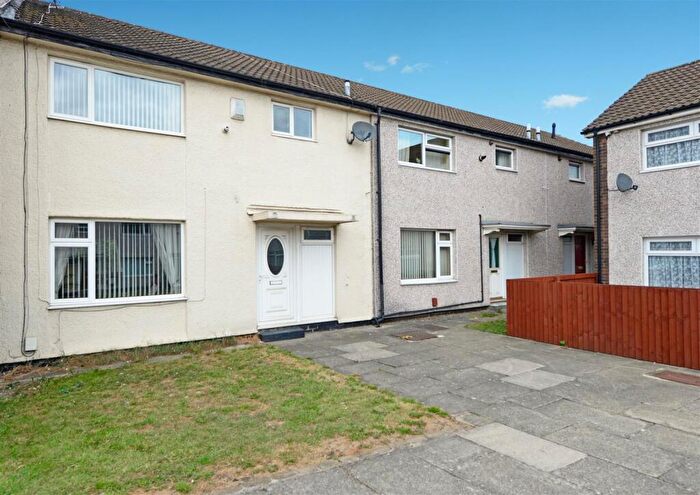 3 Bedroom Town House For Sale In Bruce Lawn, New Wortley, Leeds, LS12