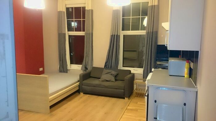 Studio To Rent In Northfield Road, London, N16