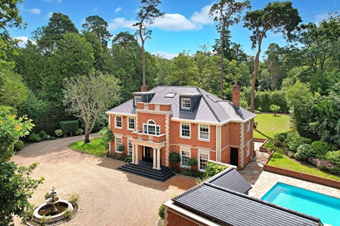 5 Bedroom Country House For Sale In Pinewood Road, Iver, Buckinghamshire, SL0