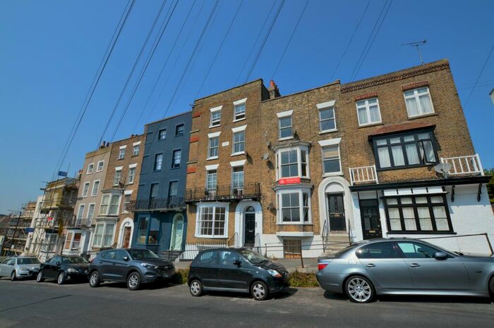 1 Bedroom Flat To Rent In Trinity Square, Margate, CT9