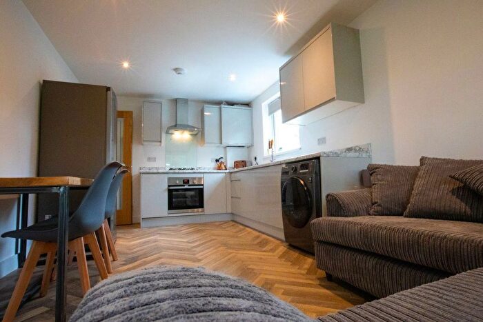 3 Bedroom Flat To Rent In Seymour Close, B29
