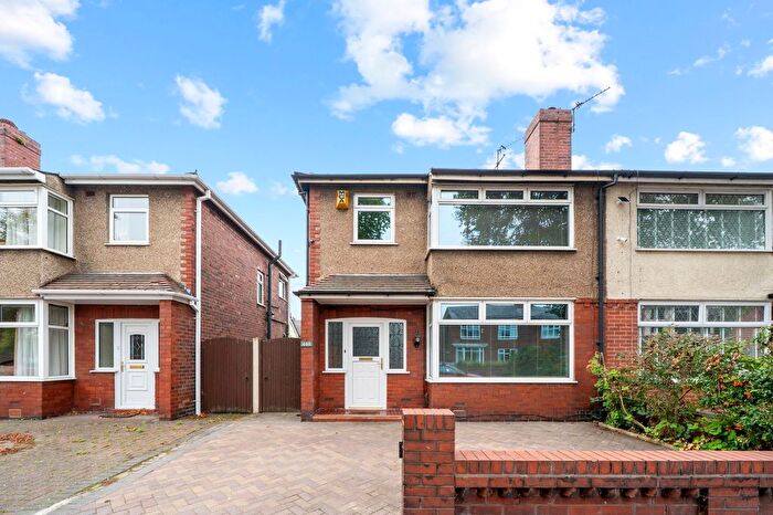 3 Bedroom Semi-Detached House For Sale In Holden Road, Leigh, WN7
