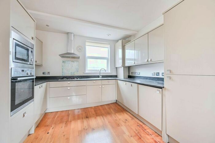 3 Bedroom Flat To Rent In Ashmore Road, Maida Hill, London, W9