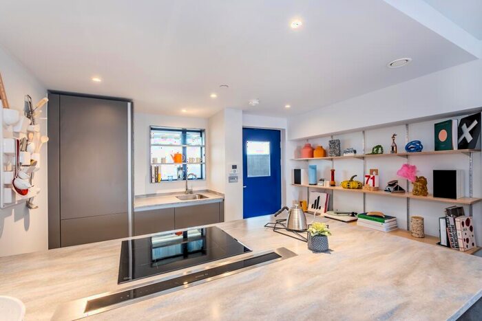 2 Bedroom Apartment To Rent In St Leonards Road Poplar, E14