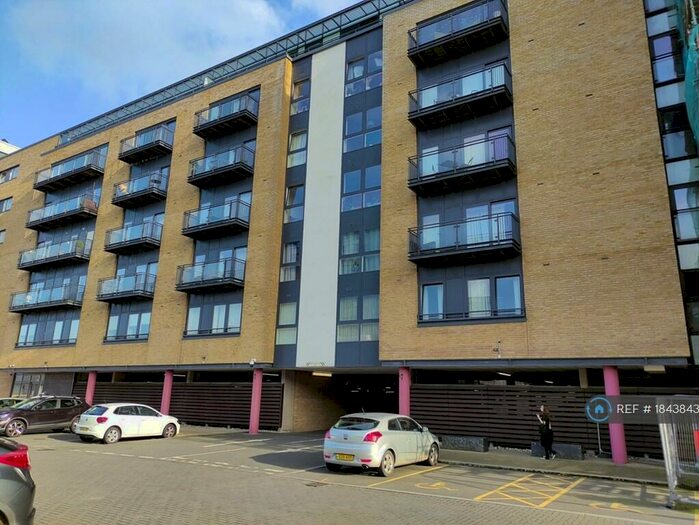 3 Bedroom Flat To Rent In Ferry Court, Cardiff, CF11