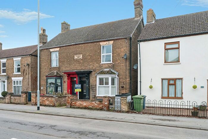 3 Bedroom Semi-Detached House For Sale In Station Road, March, PE15