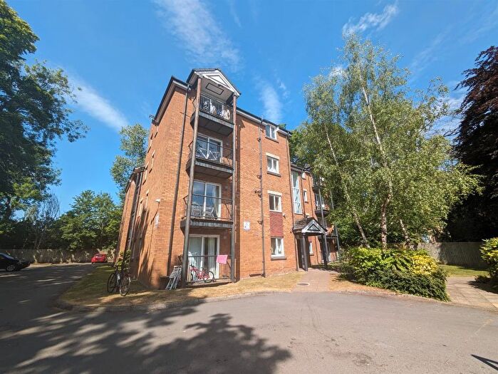 2 Bedroom Flat To Rent In Dawn Court, Wilbraham Road, Manchester, M14