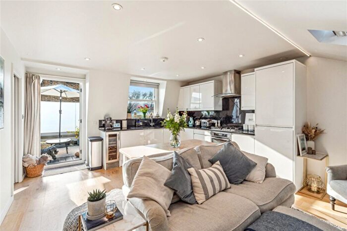 2 Bedroom Apartment For Sale In Northcote Road, SW11