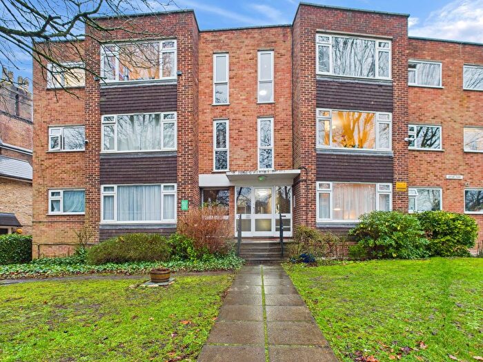 2 Bedroom Flat For Sale In Upton Park, Slough, Berkshire, SL1