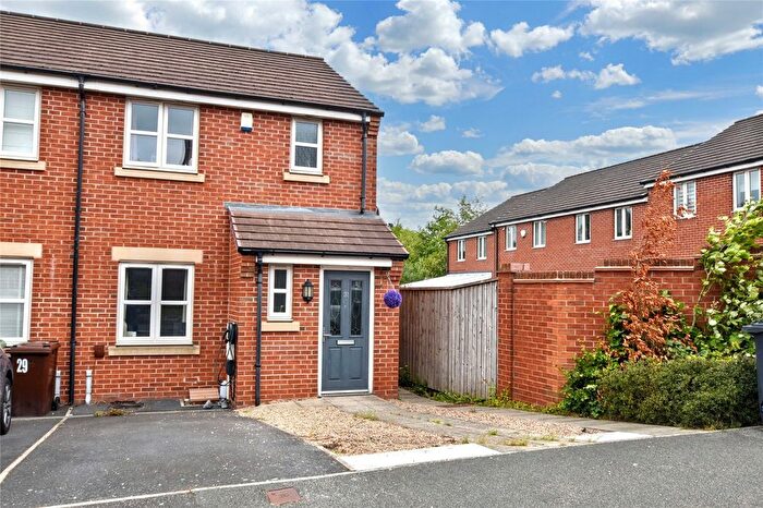 3 Bedroom Town House For Sale In Scampston Drive, East Ardsley, Wakefield, West Yorkshire, WF3