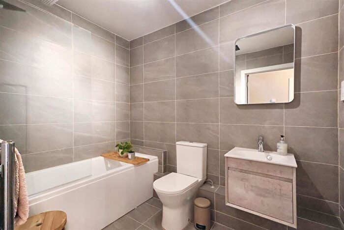 2 Bedroom Apartment For Sale In The Pinnacle, Cottage Terrace, Nottingham, NG1