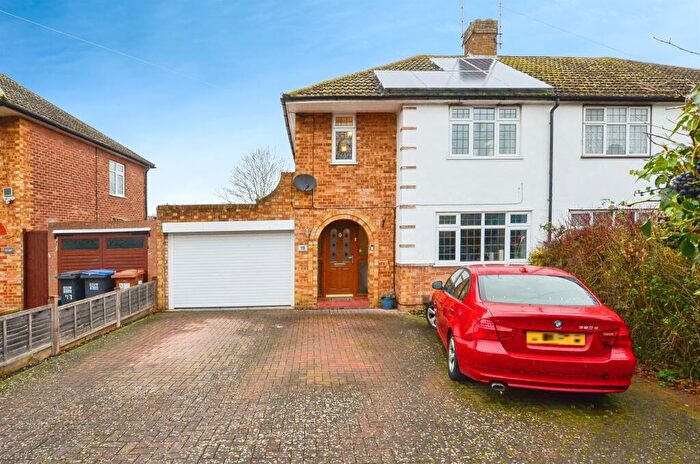 3 Bedroom Semi Detached House For Sale In Bramble Road, Hatfield, AL10