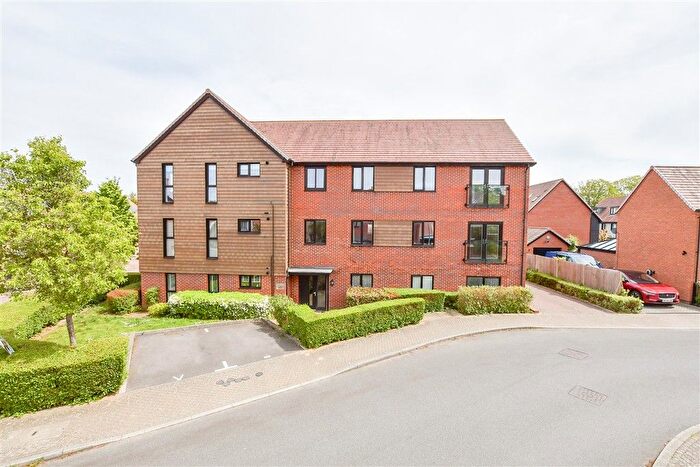 2 Bedroom Flat For Sale In Hawley Drive, Leybourne, West Malling, Kent, ME19