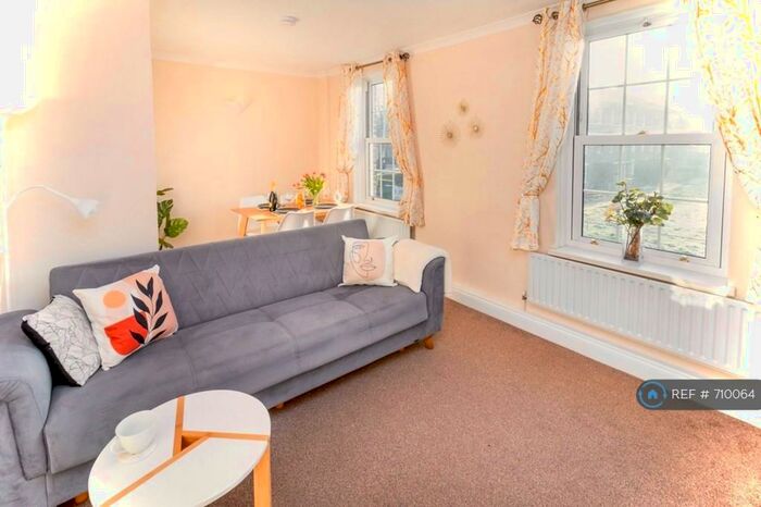 2 Bedroom Maisonette To Rent In Merryfield, London, SE3