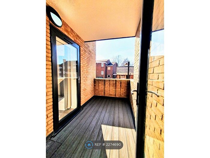 1 Bedroom Flat To Rent In Satchwell Road, London, E2