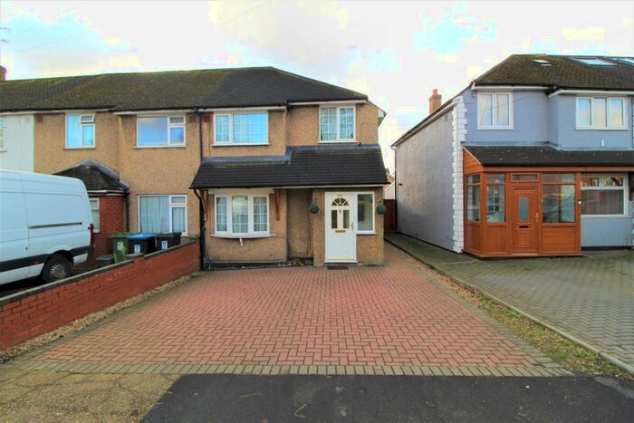 3 Bedroom Semi-Detached House To Rent In Belswains Lane, Hemel Hempstead, Hertfordshire, HP3