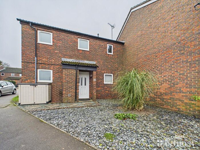 3 Bedroom End Of Terrace House For Sale In Meadow Way, Leighton Buzzard, LU7