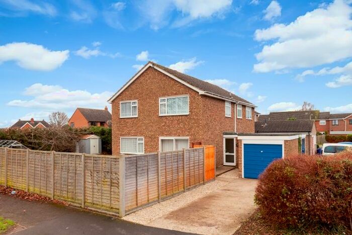 3 Bedroom Semi-Detached House To Rent In Burton Close, Abingdon, OX14