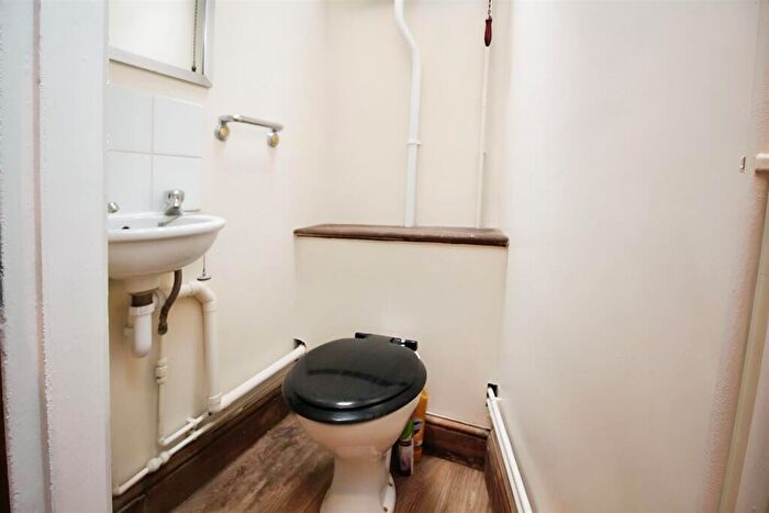 3 Bedroom Flat To Rent In Sun Street, Hitchin, Hertfordshire, SG5