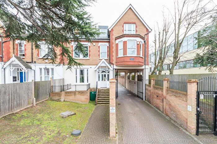 2 Bedroom Flat To Rent In Pagoda Grove, London, SE27