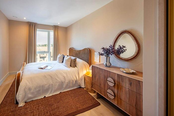 3 Bedroom Flat To Rent In The Draper, Colindale, London, NW9