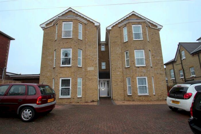 2 Bedroom Apartment To Rent In Bellevue Road, Cowes, PO31