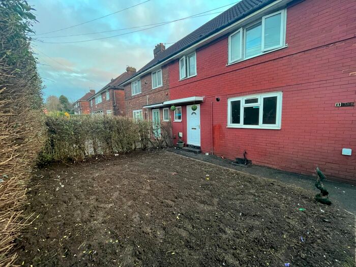 4 Bedroom Semi-Detached House To Rent In South Parkway, Seacroft, Leeds, LS14
