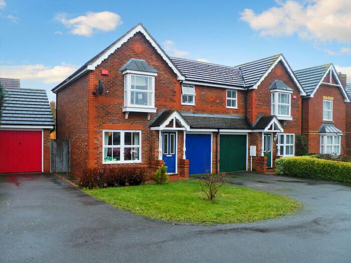 3 Bedroom House To Rent In Scholars Walk, Guildford, GU2