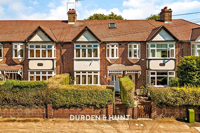 4 Bedroom Terraced House For Sale In Chigwell Road, Woodford Green, IG8