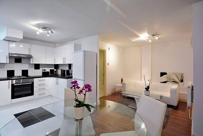 2 Bedroom Flat To Rent In Cleveland Street, Fitzrovia, London, W1T