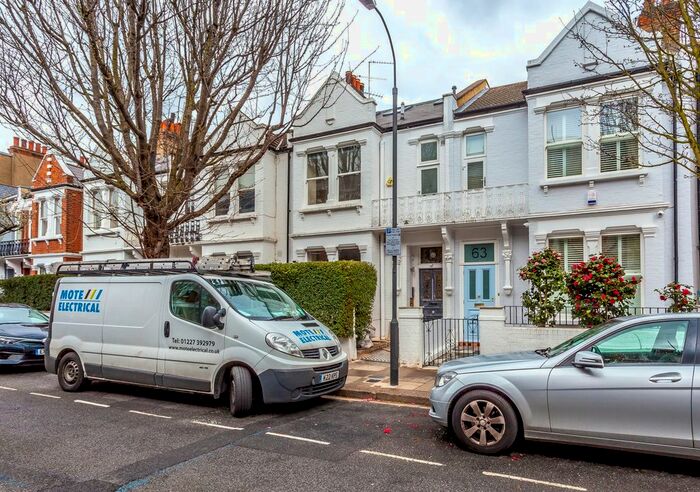 2 Bedroom Flat To Rent In Rostrevor Road, Fulham, London, SW6