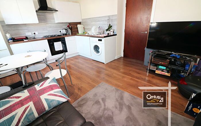 2 Bedroom Flat To Rent In |Ref: |, Waterloo Road, Southampton, SO15