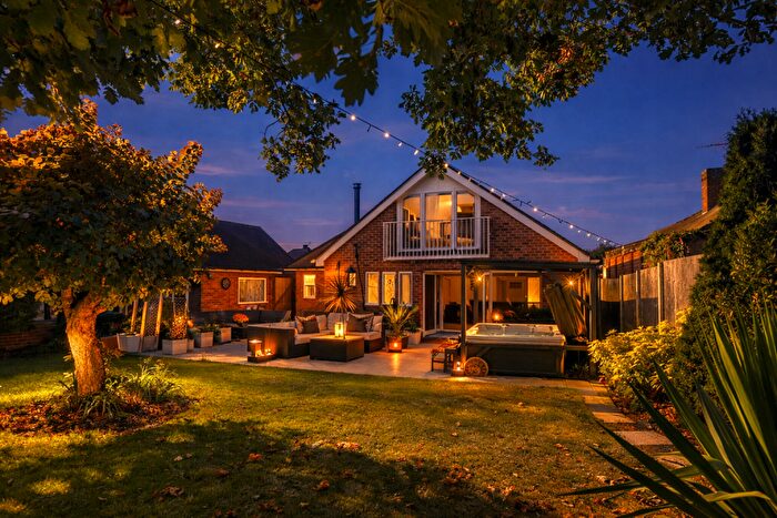 4 Bedroom Detached Bungalow For Sale In New Road, Radcliffe-on-Trent, Nottingham, NG12