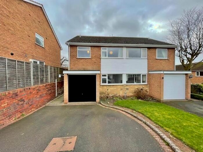 3 Bedroom Property To Rent In Eton Walk, Hagley, Stourbridge, DY9