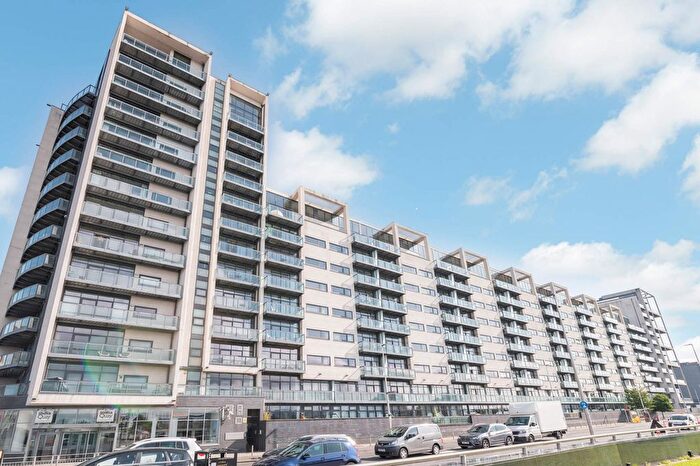 2 Bedroom Flat To Rent In Lancefield Quay, Glasgow, G3