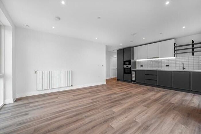 3 Bedroom Flat To Rent In Townsend Road, London, SE3