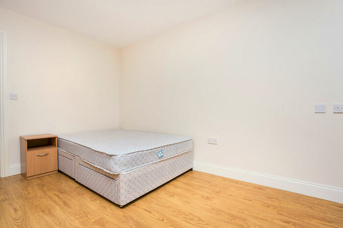 Studio To Rent In Bunns Lane, Mill Hill Broadway, London, NW7