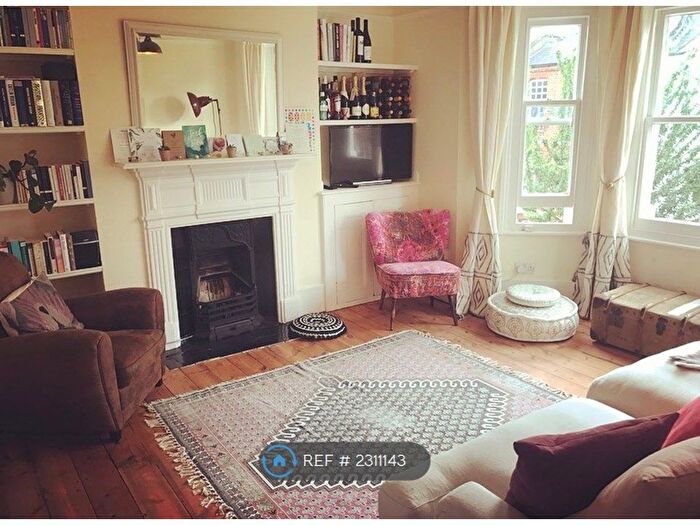 2 Bedroom Flat To Rent In Hackford Road, London, SW9
